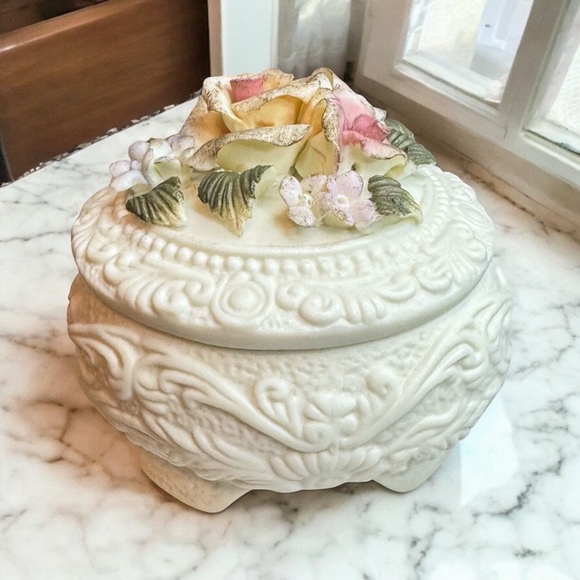 Vintage Ceramic Floral Trinket Box - Picture 4 of 8